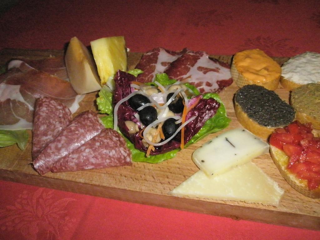 Albergo Ristorante Montecucco Da Tobia Sigillo Buitenkant foto